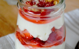 verrine-fraise-fromage-de-chevre-2592x3474