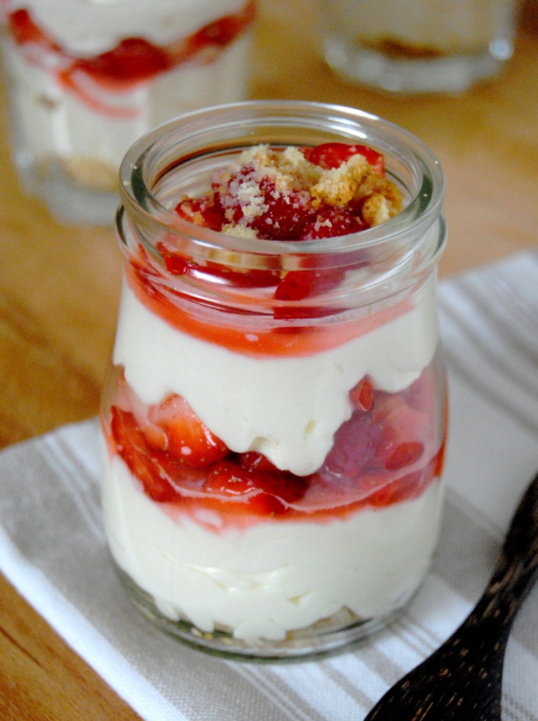 verrine-fraise-fromage-de-chevre-2592x3474