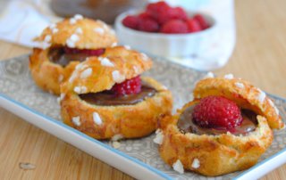 choux-mousse-au-chocolat-et-framboises
