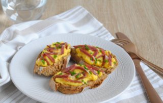 oeufs-brouillés-au-magret-séché