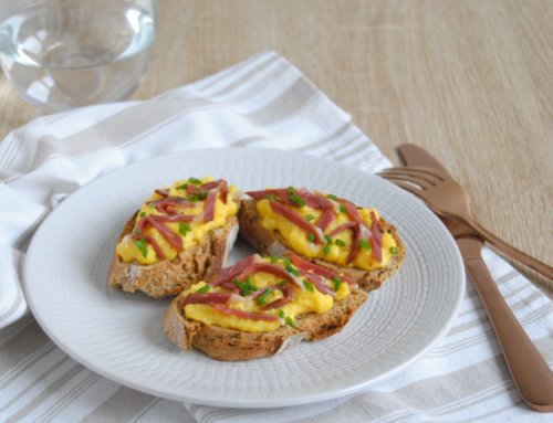 Œufs brouillés et magret séché