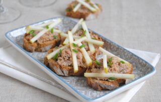 toasts-aux-rillettes-de-canard-et-a-la-pomme