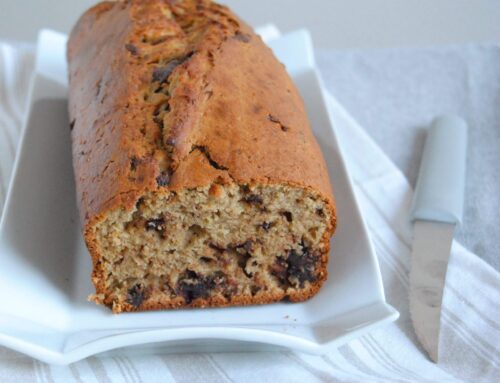 Cake au beurre de cacahuète, banane et pépites de chocolat